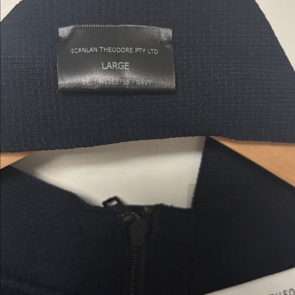 [$700] Scanlan Theodore Crepe Knit V Neck Navy Long Sleeve Dress. size Large - Picture 9 of 13